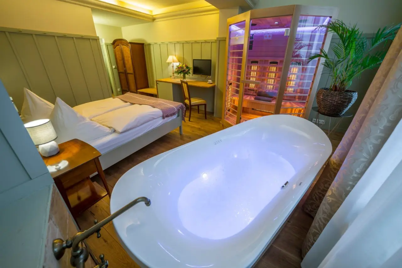 Hotel & Wellness Goldenes Fass in Rathen – Suite mit Badewanne und Infrarotkabine | Wellnesshotel Sächsische Schweiz