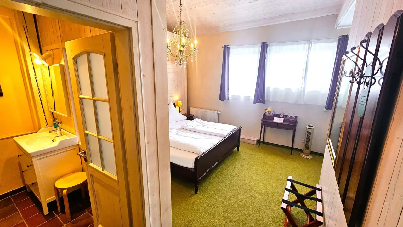 Hotel & Wellness Goldenes Fass in Rathen – Gemütliches Doppelzimmer mit Bad | Wellnesshotel Sächsische Schweiz