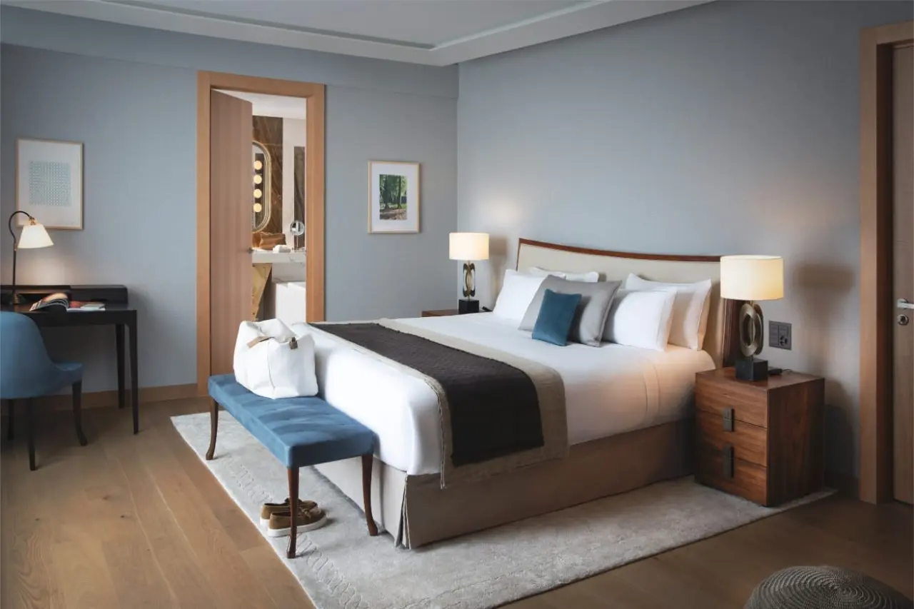Chenot Palace Weggis in Weggis – Elegantes Hotelzimmer mit modernem Design | Wellnesshotel Vierwaldstättersee