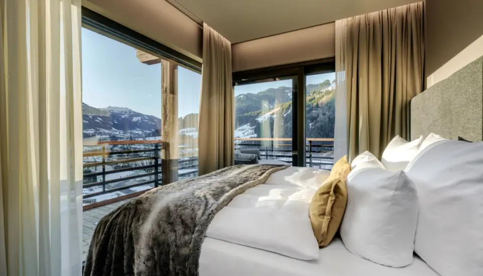 Grand Tirolia Kitzbühel in Kitzbühel – Gemütliches Hotelzimmer mit Bergblick | Wellnesshotel Tirol