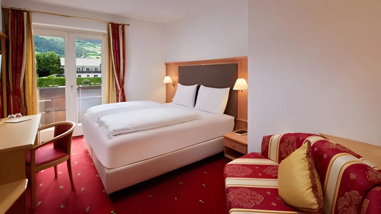Hotel Engels Park in Neustift-Milders – Komfortables Doppelzimmer mit Balkon und Bergblick | Wellnesshotel Stubaital