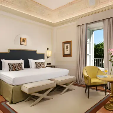 Relais Sant'Uffizio in Como – Elegantes Hotelzimmer mit Deckenmalerei | Wellnesshotel Lombardei
