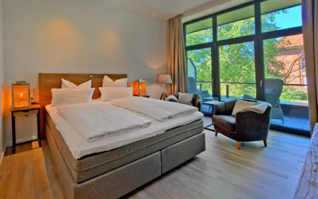 Elbstrand Resort Krautsand in Drochtersen-Krautsand – Komfortables Doppelzimmer mit großem Fenster | Wellnesshotel Elbregion