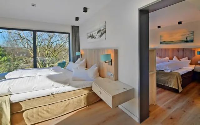 Elbstrand Resort Krautsand in Drochtersen-Krautsand – Geräumiges Familienzimmer mit Blick ins Grüne | Wellnesshotel Elbregion