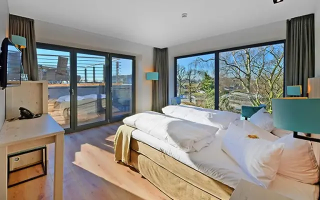Elbstrand Resort Krautsand in Drochtersen-Krautsand – Komfortables Doppelzimmer mit Zugang zum Balkon | Wellnesshotel Elbregion