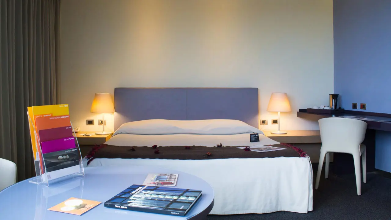 UNA HOTELS T Hotel Cagliari in Cagliari – Komfortables Hotelzimmer mit Doppelbett | Wellnesshotel Sardinien