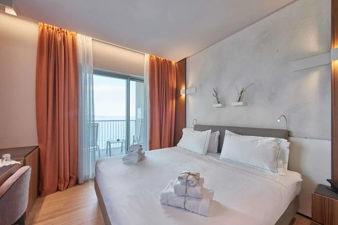Hotel Ocelle in Sirmione – Komfortables Zimmer mit Balkon und Seeblick | Wellnesshotel Gardasee