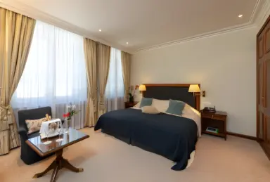 Suvretta House in St. Moritz – Komfortables Doppelzimmer mit Champagner | Wellnesshotel Graubünden