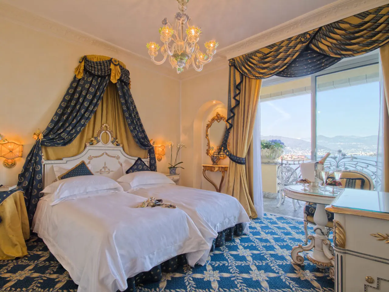 Hotel Villa e Palazzo Aminta in Vico Morcote – Luxuriöses Zimmer mit Seeblick und Balkon | Wellnesshotel Tessin