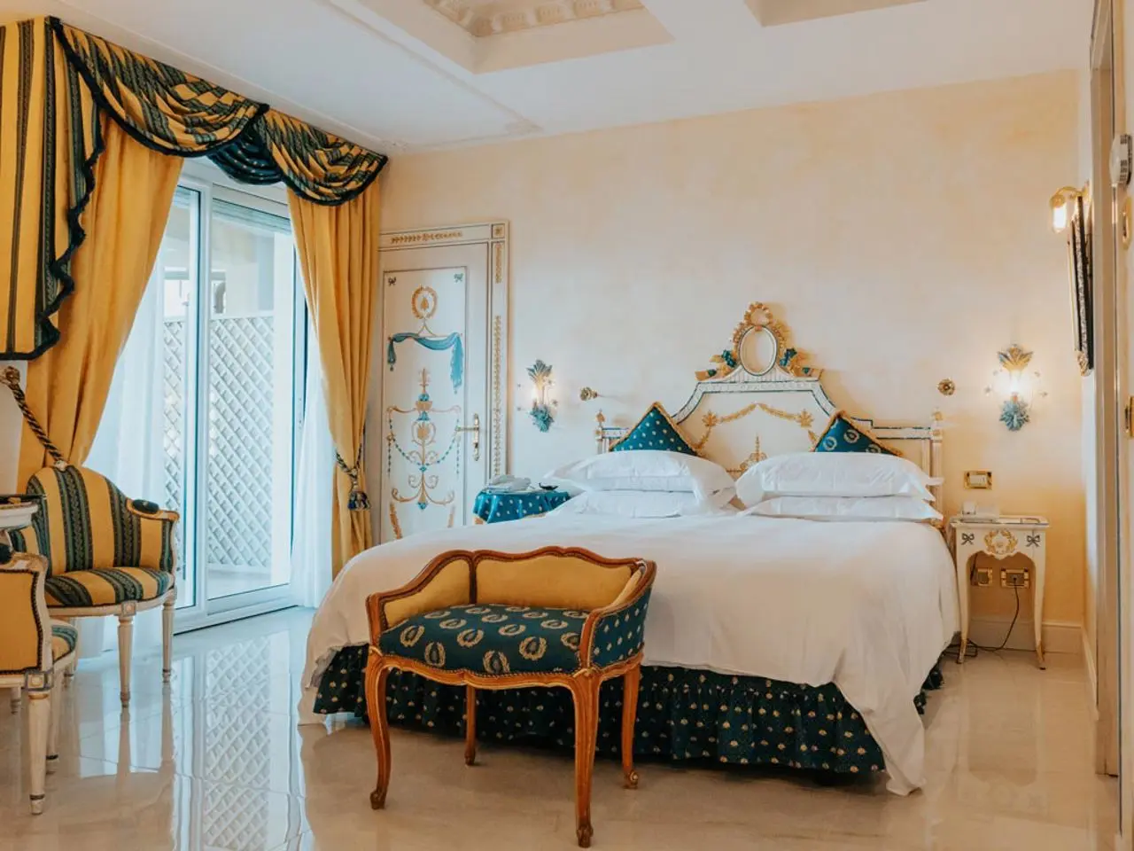 Hotel Villa e Palazzo Aminta in Vico Morcote – Elegantes Doppelzimmer mit Balkon | Wellnesshotel Lago Maggiore