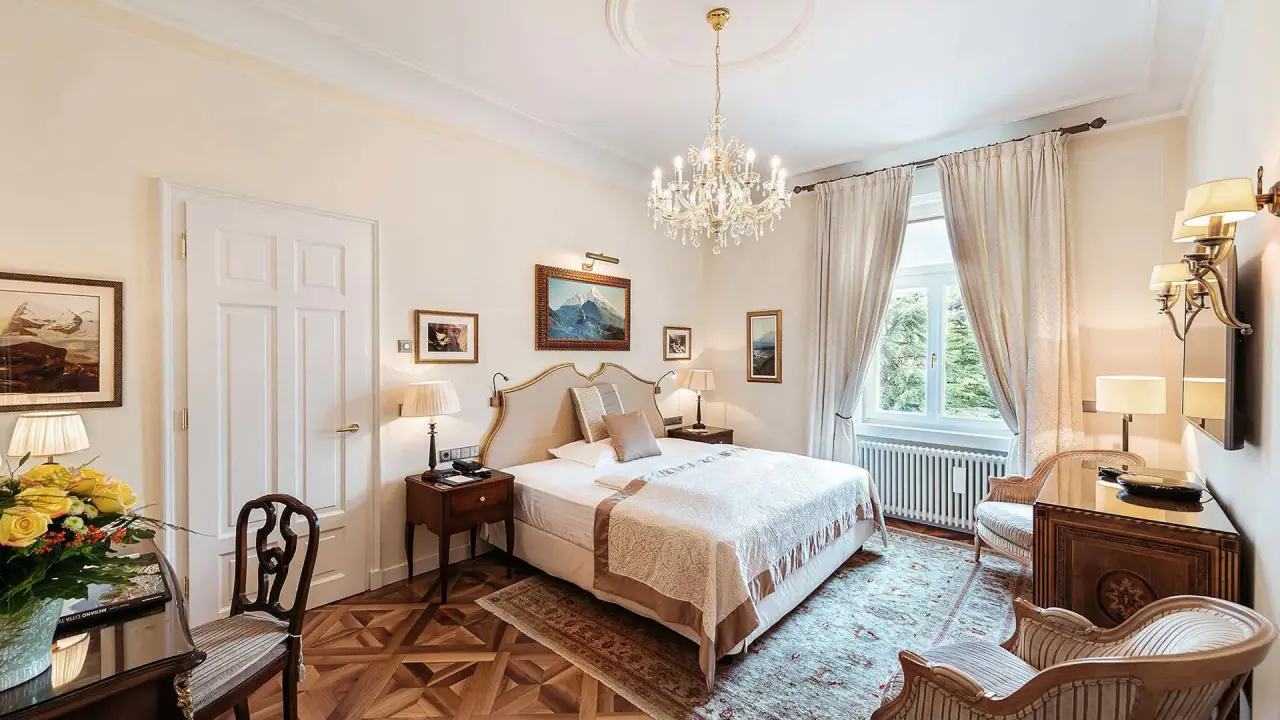 Hotel Palace Meran in Meran – Gemütliches Hotelzimmer mit klassischem Interieur | Wellnesshotel Südtirol