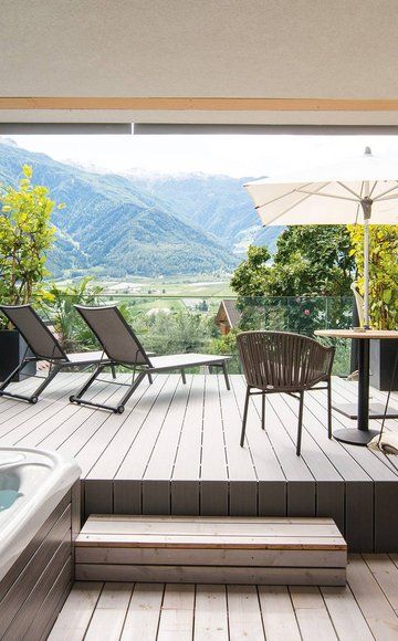 Preidlhof Luxury DolceVita Resort in Naturns – Private Terrasse mit Whirlpool und Alpenpanorama | Wellnesshotel Südtirol