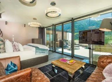 Preidlhof Luxury DolceVita Resort in Naturns – Modernes Hotelzimmer mit privatem Whirlpool | Wellnesshotel Südtirol