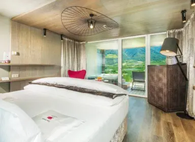Preidlhof Luxury DolceVita Resort in Naturns – Modernes Badezimmer mit Badewanne | Wellnesshotel Südtirol