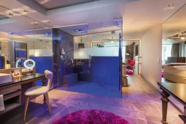 Preidlhof Luxury DolceVita Resort in Naturns – Modernes Badezimmer mit Glasdusche | Wellnesshotel Südtirol