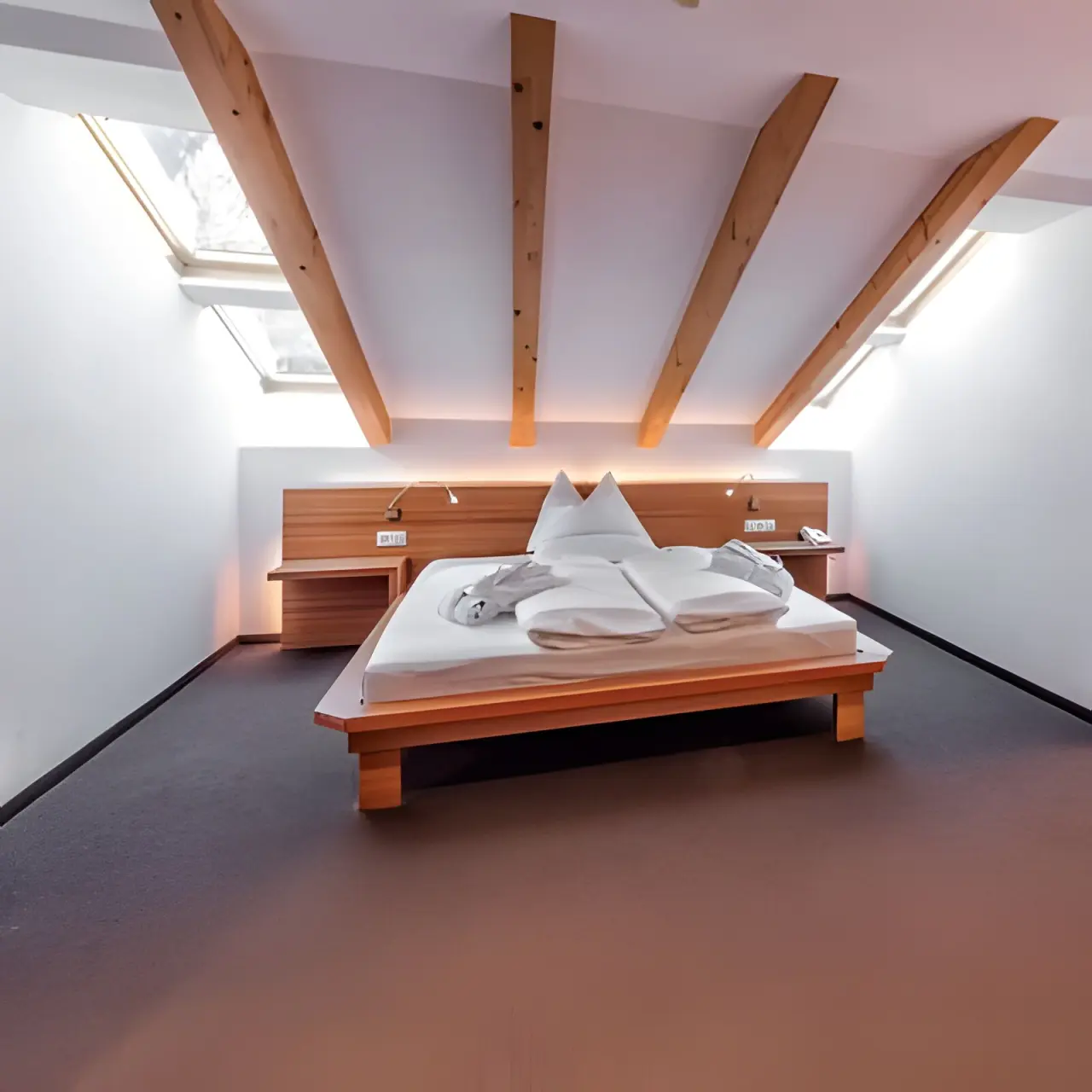 Falkensteiner Hotel Antholz in St. Martin in Gsies – Gemütliches Doppelzimmer mit Dachschrägen | Wellnesshotel Südtirol